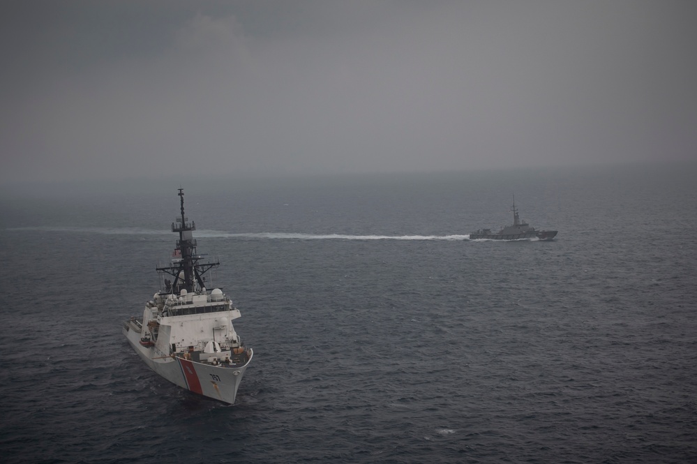 USCGC Midgett (WMSL 757) conducts at-sea engagement with Republic of Singapore Navy