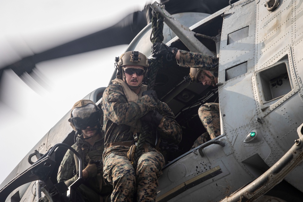 DVIDS - Images - Blackhearts Day and Night Fast Rope [Image 3 of 26]