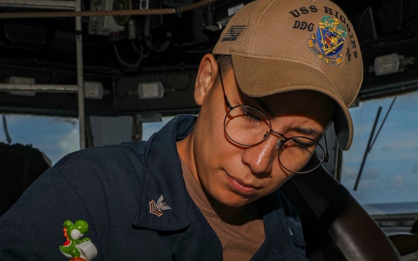 USS Higgins Conducts RAS With USNS Big Horn