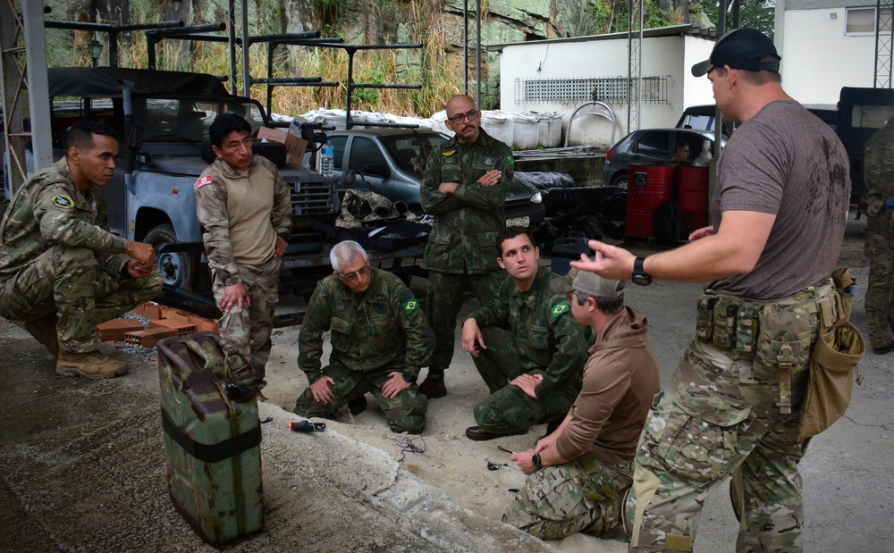 UNITAS LXIII: EOD Team works with Brazilian Navy