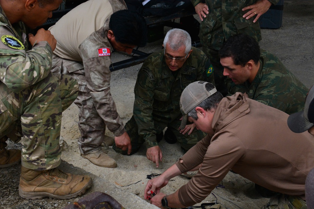 UNITAS LXIII: EOD Team works with Brazilian Navy