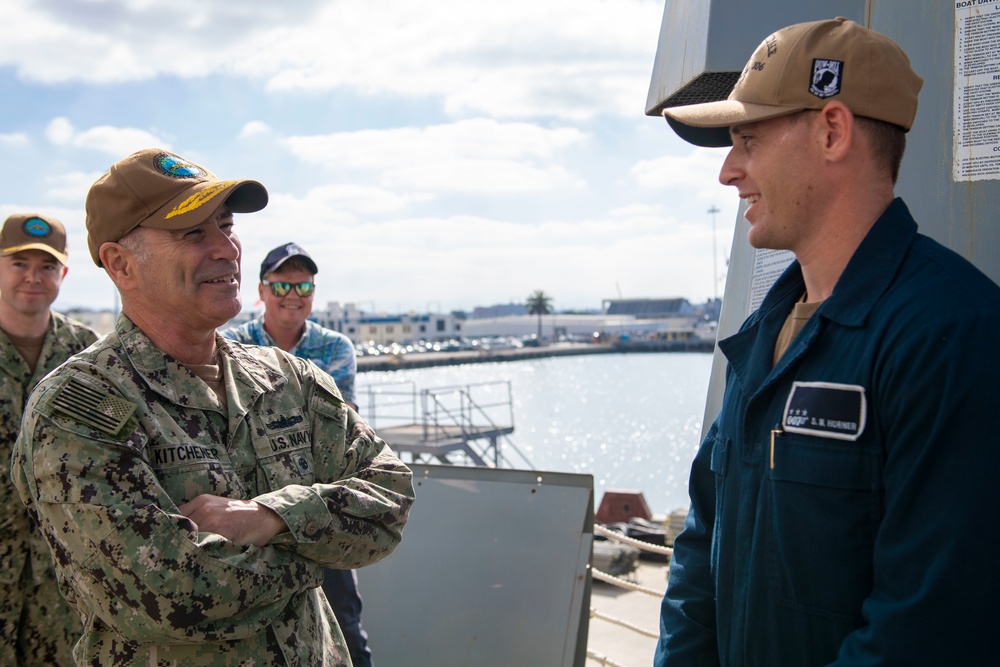 Vice Adm. Kitchener Visits Stockdale