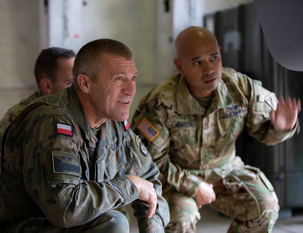 Maj. Gen. Joks takes a tour of the Gray Eagles