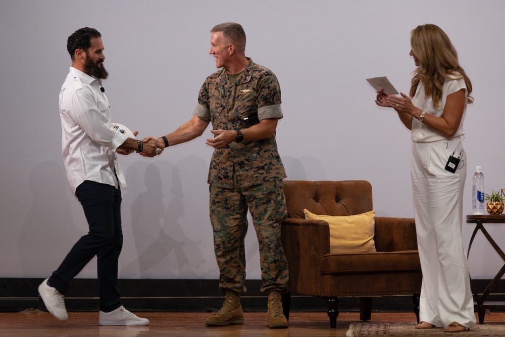 Eric Weddle discusses rest and recovery with Marines on Camp Pendleton