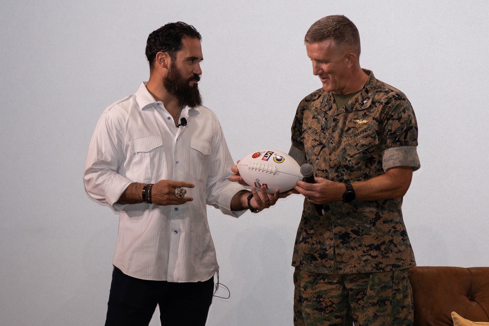 Eric Weddle discusses rest and recovery with Marines on Camp Pendleton