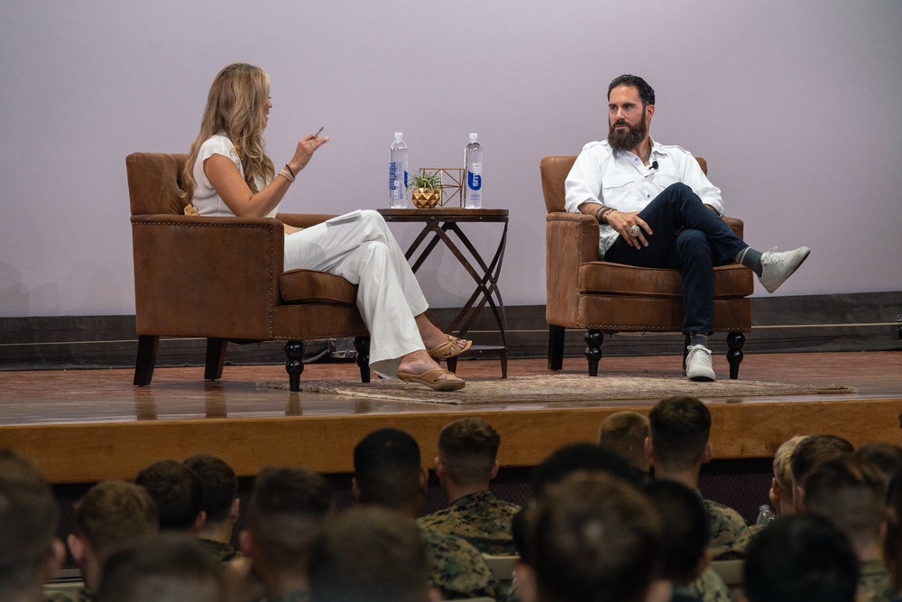 Eric Weddle discusses rest and recovery with Marines on Camp Pendleton