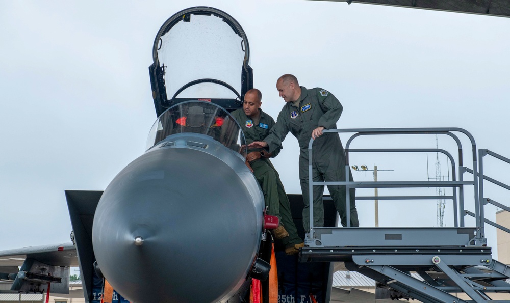 ANG Deputy Director visits 125th Fighter Wing