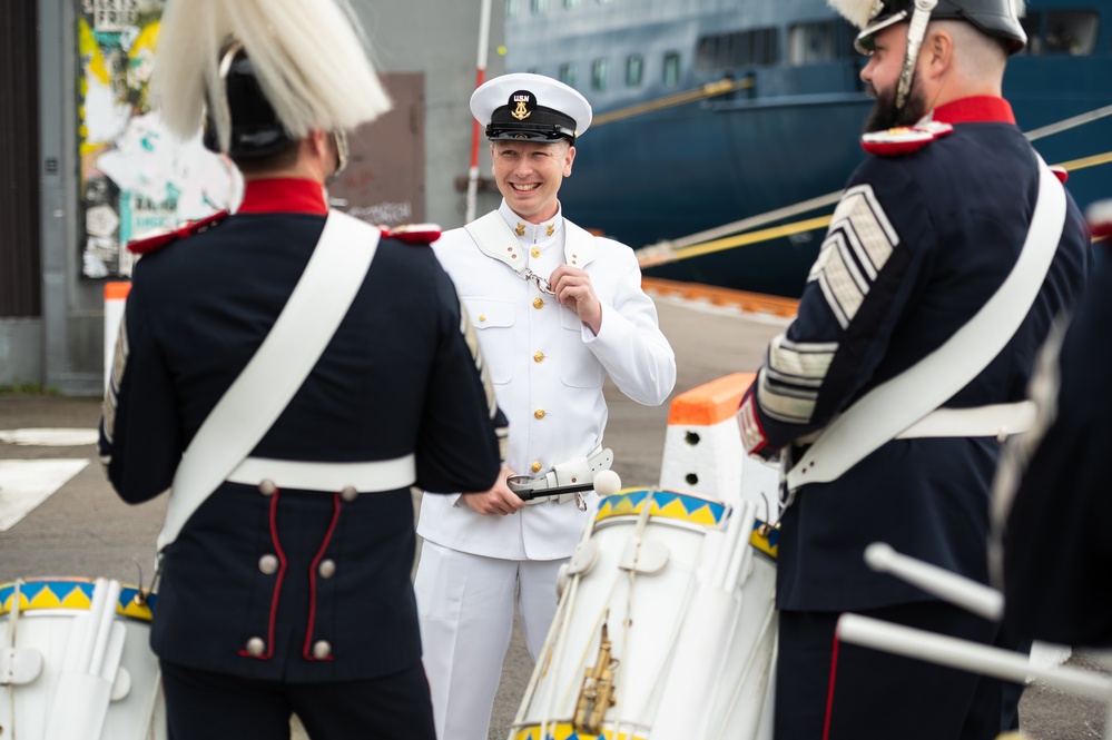 Navy Band participates in Oslo parade