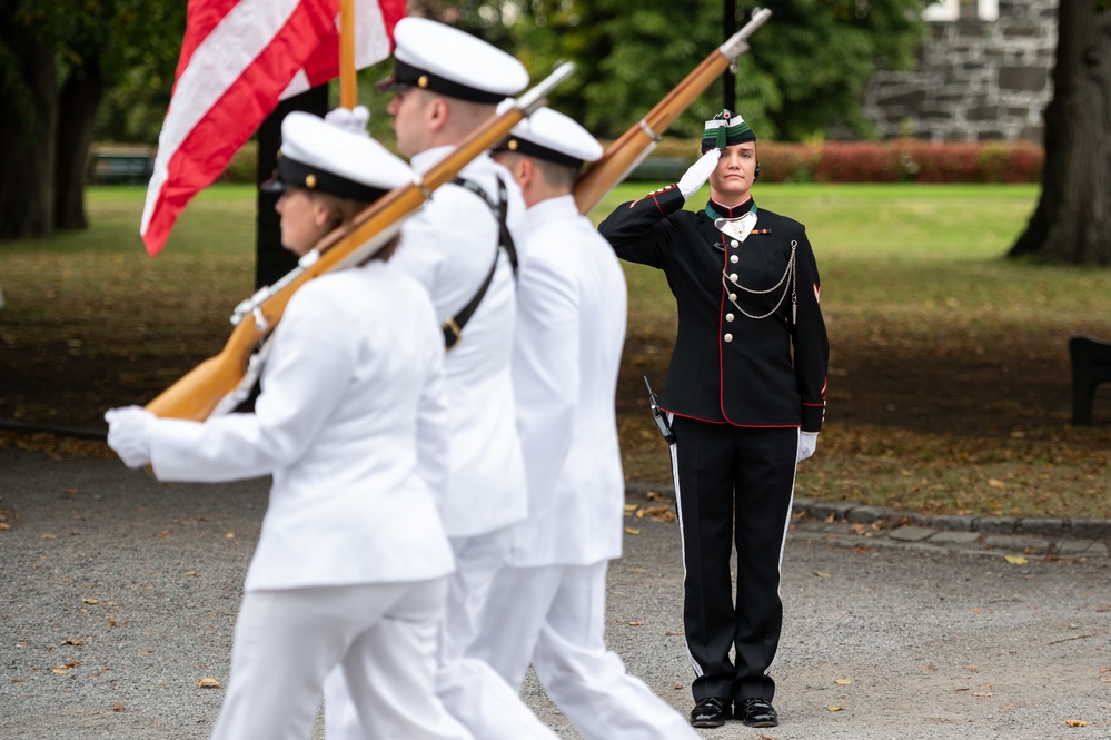 Navy Band participates in Oslo parade
