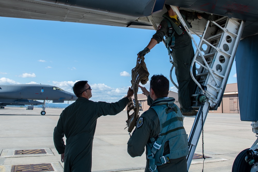 DVIDS - Images - B-1B Lancers Demonstrate Commitment To Indo-Pacific ...