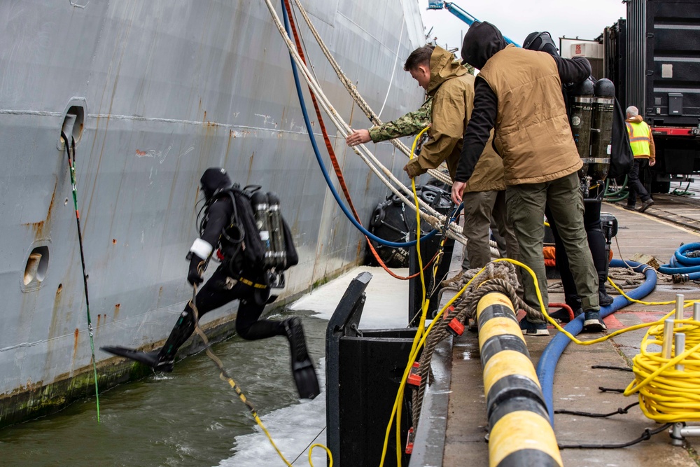 USS Arlington, 22nd MEU agricultural washdown