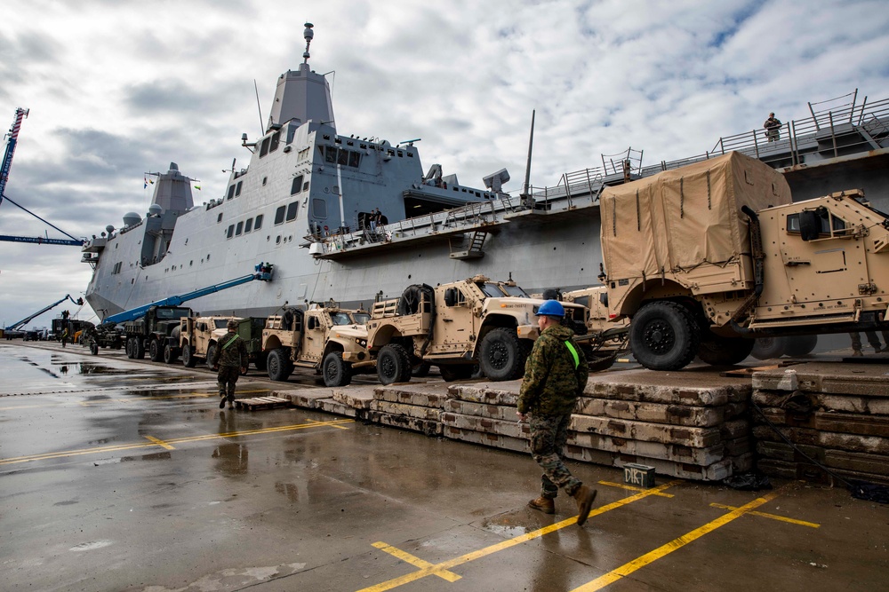 USS Arlington, 22nd MEU agricultural washdown