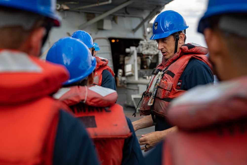 USS Ramage Conducts Replenishment-at-Sea