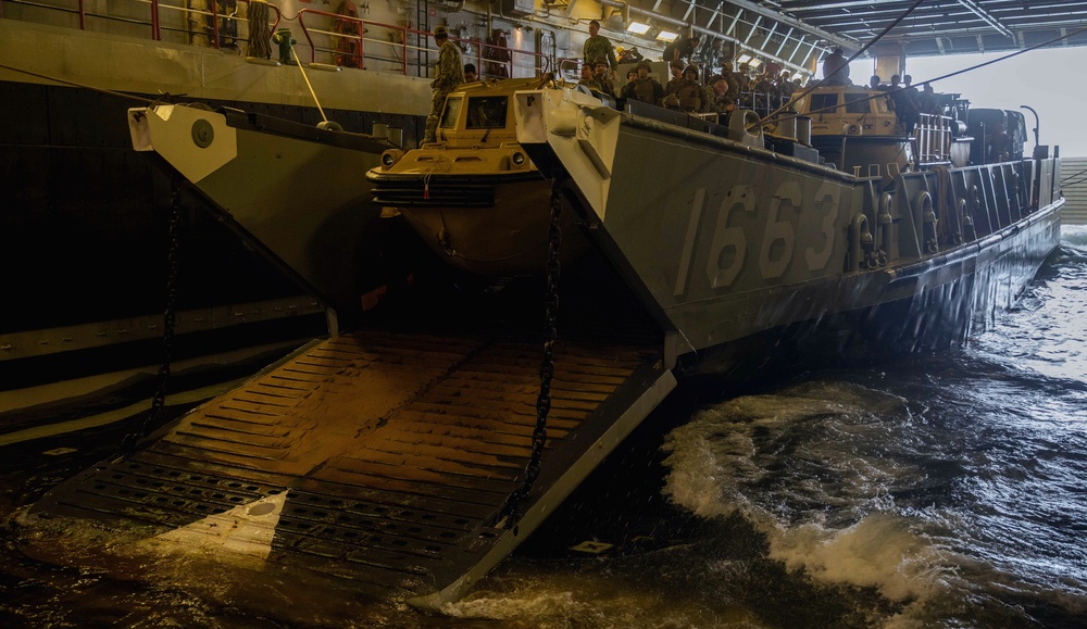 UNITAS LXIII: USS Mesa Verde landing craft utility amphibious operations