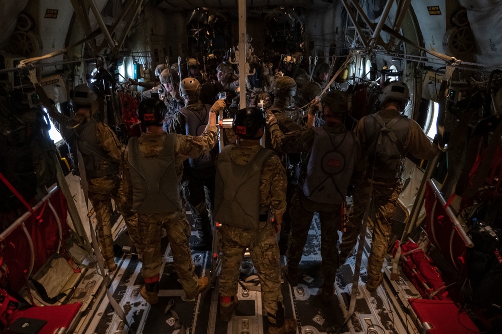 ADR 22-4 Day 3: U.S./Polish Conduct Static Line Training