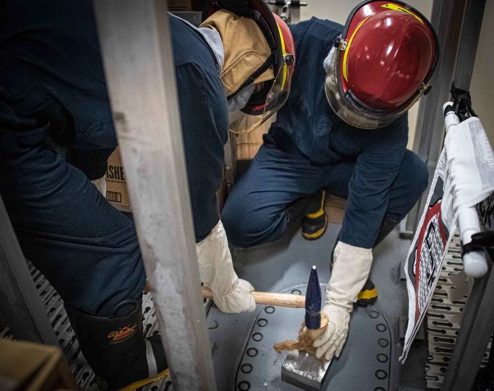 Sailors Assigned to USS America (LHA 6) Conduct Damage Control Training