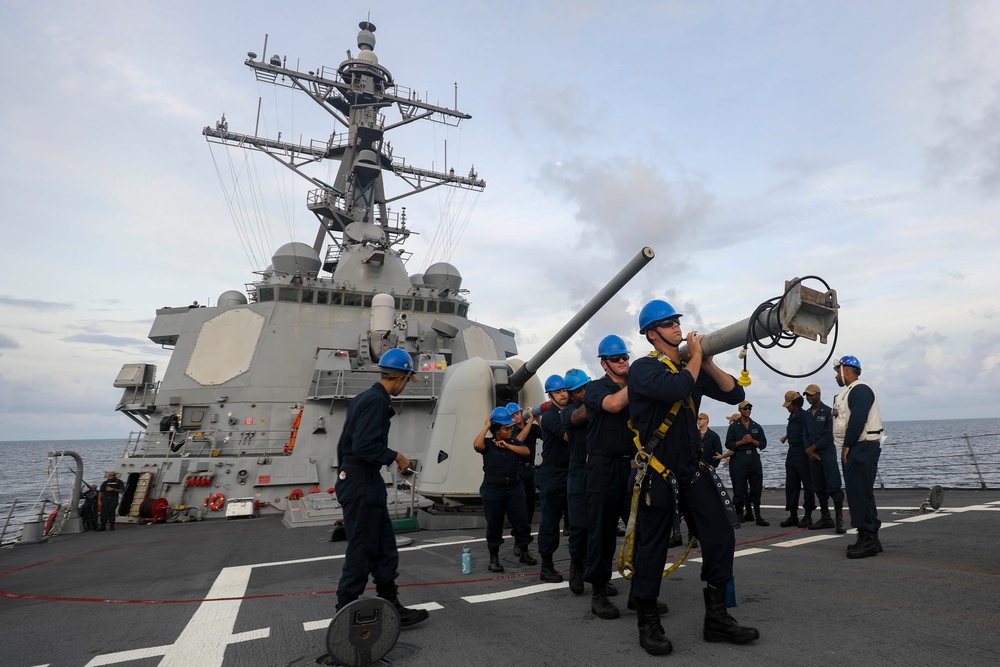 USS Higgins Arrives In Manila For Port Visit