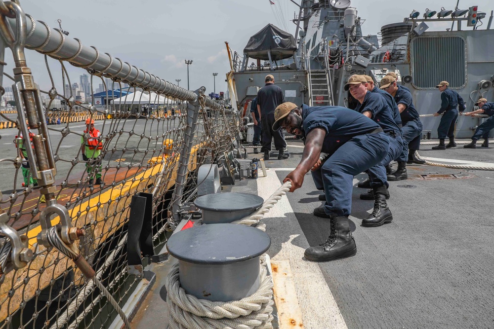 USS Higgins Arrives In Manila For Port Visit