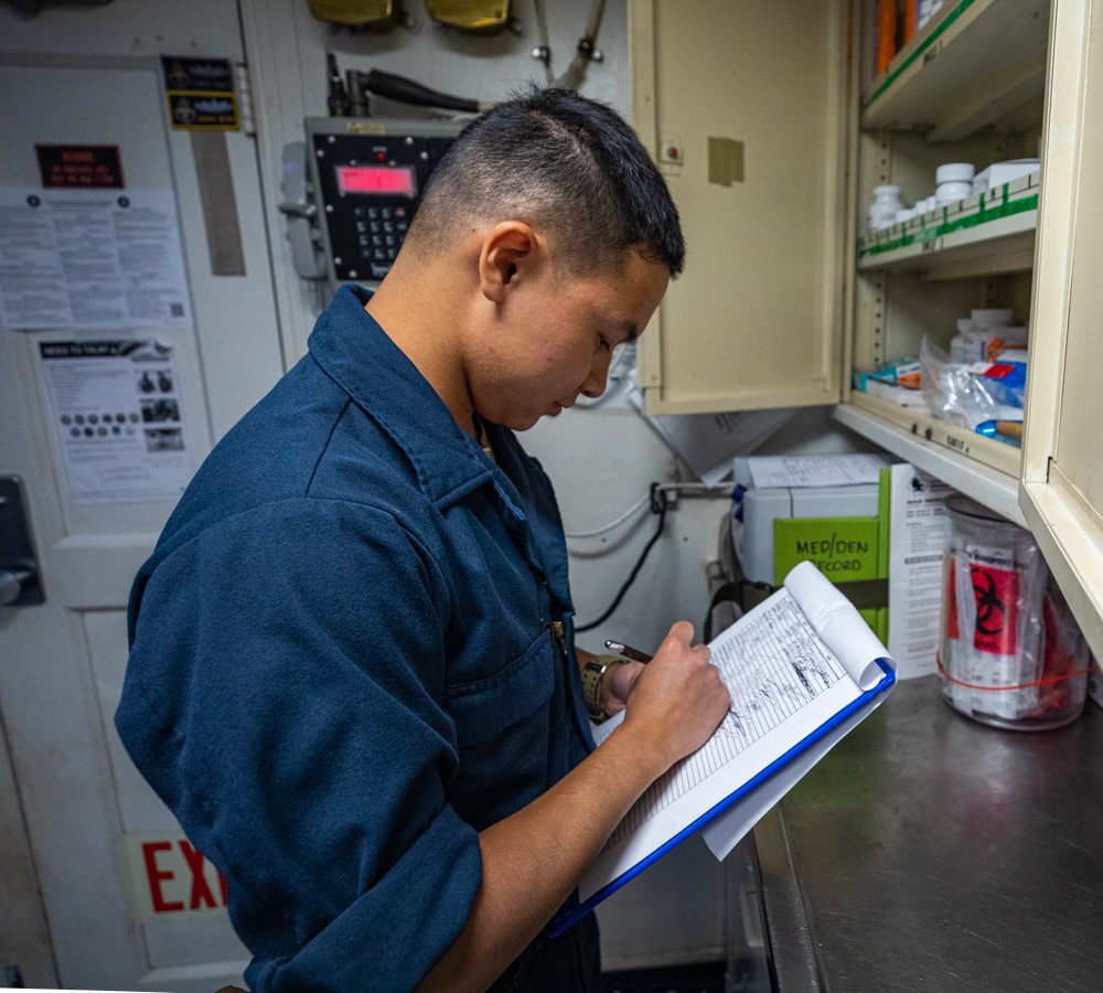 USS Antietam (CG 54) Corpsman Conducts Inventory