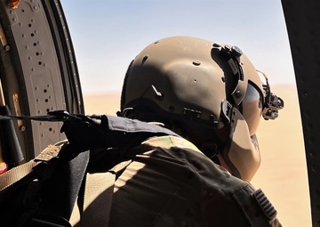 3-142nd AHB Trains Dust Landings in Kuwait