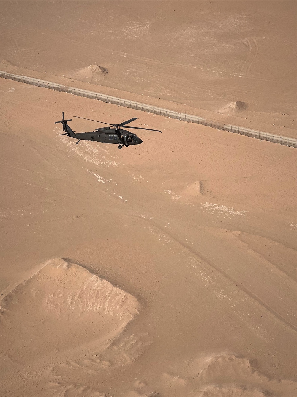 3-142nd AHB Trains Dust Landings in Kuwait