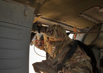 3-142nd AHB Trains Dust Landings in Kuwait