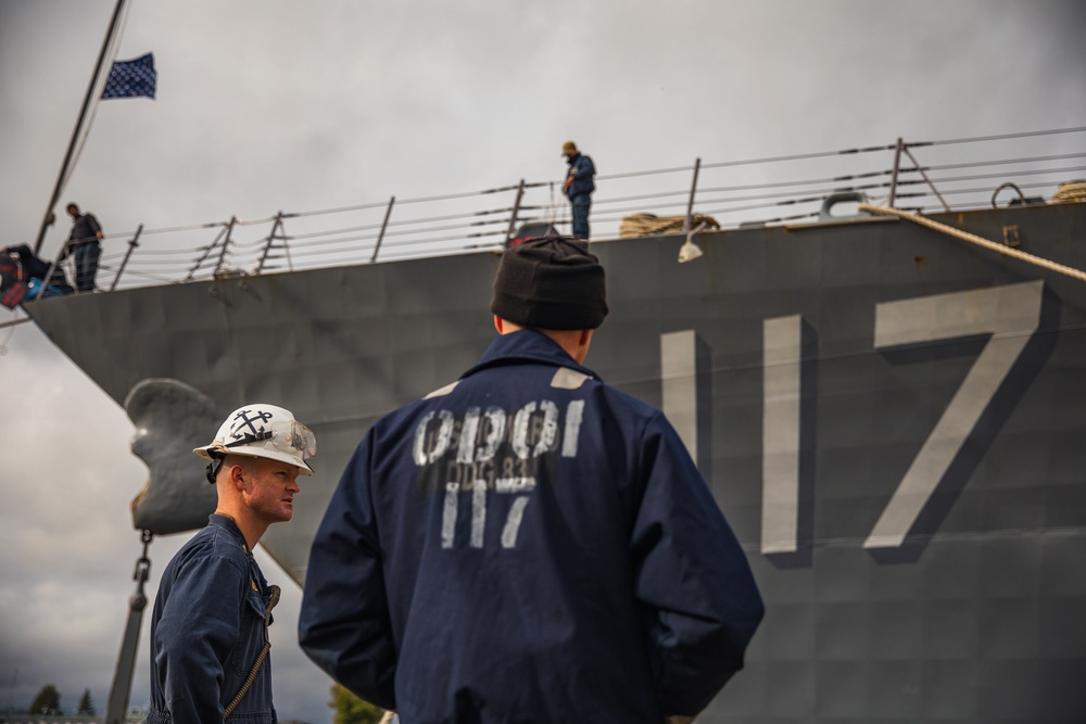 USS Paul Ignatius (DDG 117) Arrives Riga, Latvia