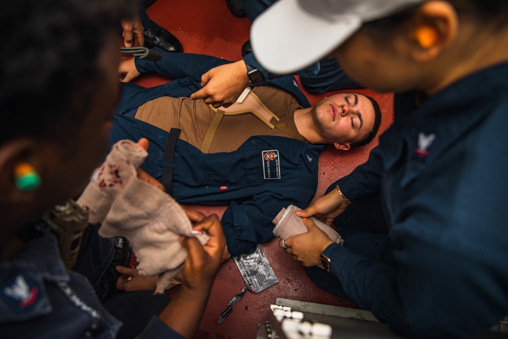 USS Paul Ignatius (DDG 117) Sailors Conduct Medical Training Drills