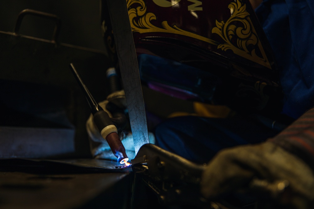 USS Paul Ignatius (DDG 117) Sailor Welds