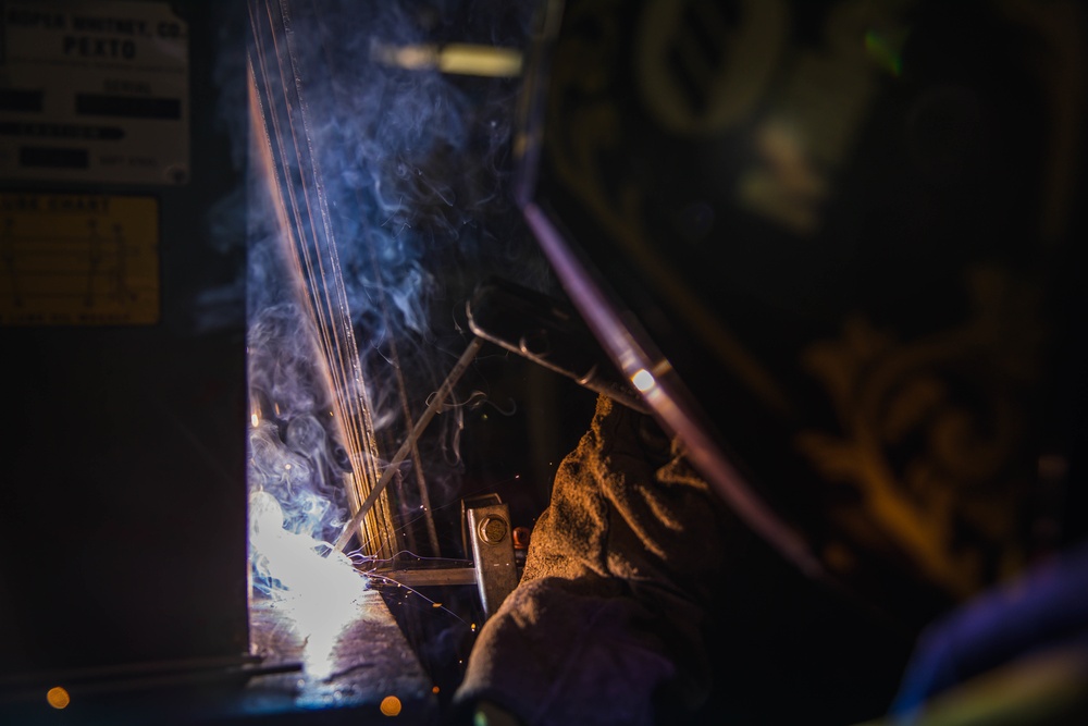 USS Paul Ignatius (DDG 117) Sailor Welds