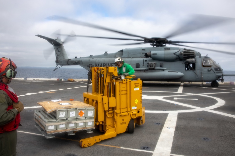 CH-53E Super Stallion conduct a resupply at sea on the Anchorage