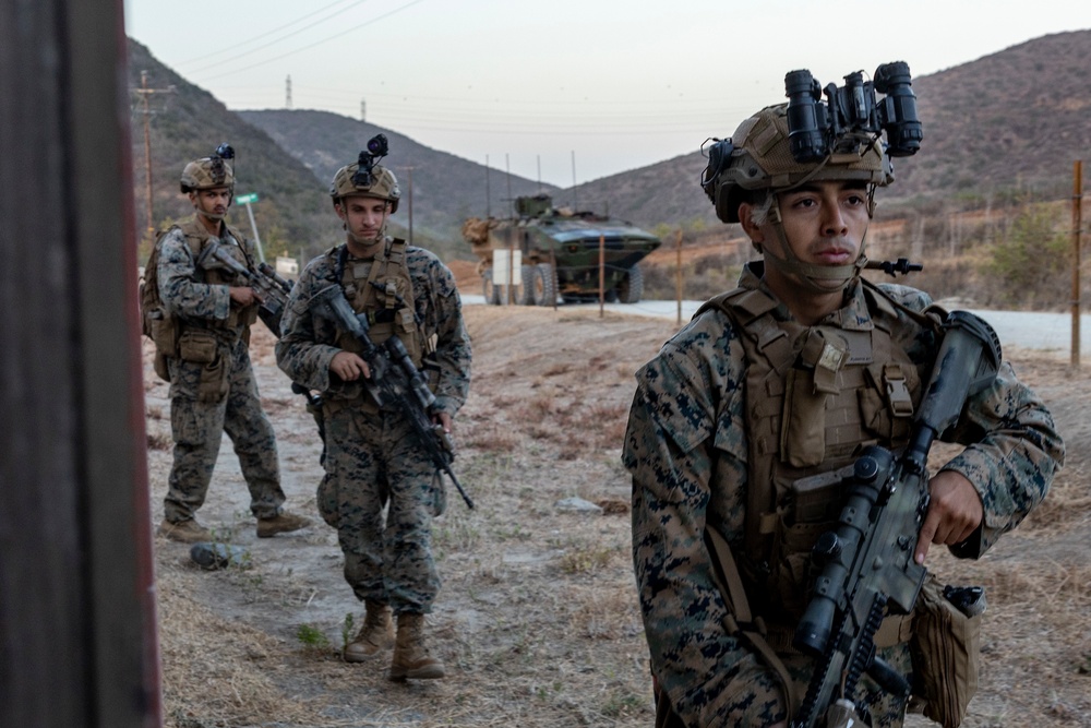 13th MEU BLT conducts mechanized raid