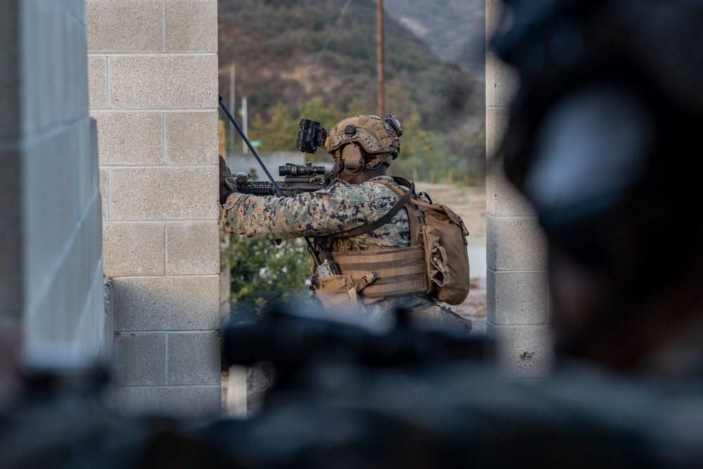 13th MEU BLT conducts mechanized raid