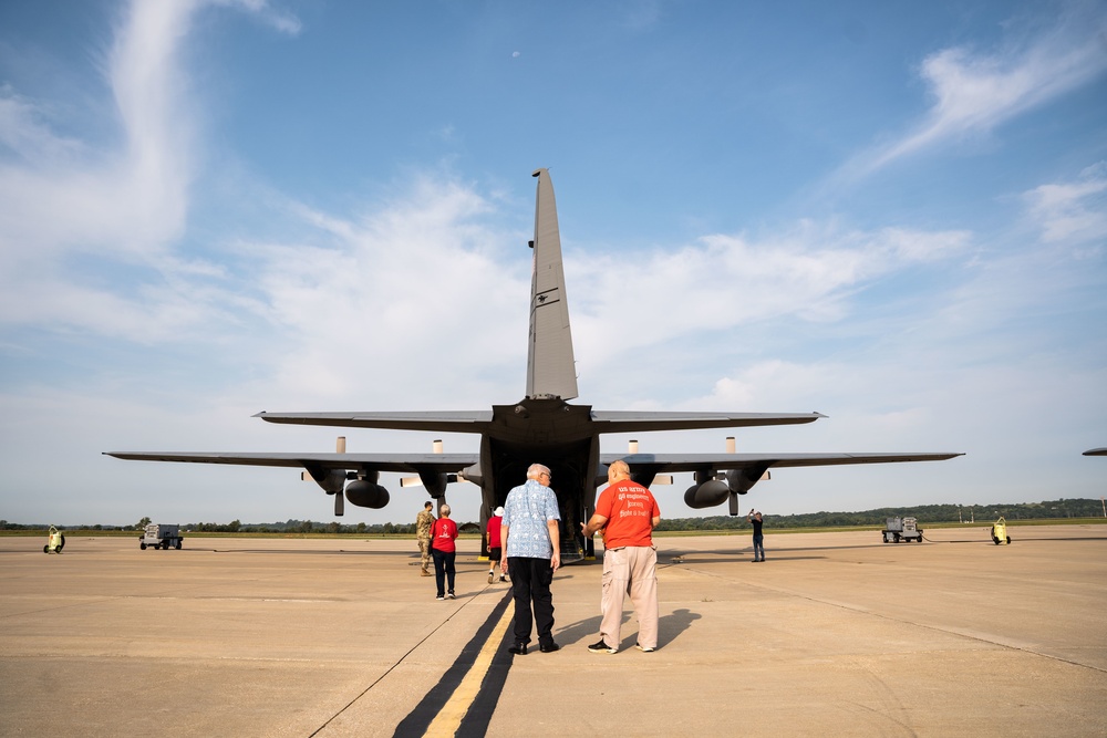 Army Veterans visit the 139th