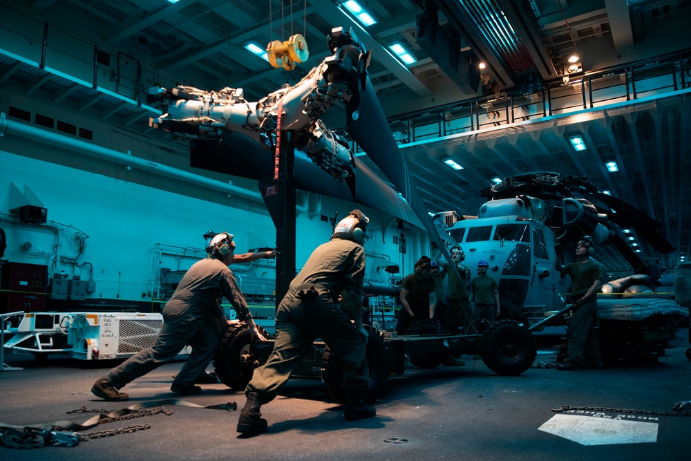 31st MEU conducts MV-22 Rotor Maintenance