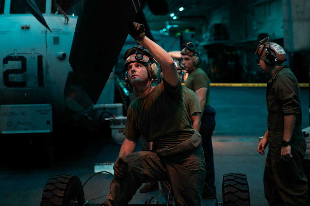 31st MEU conducts MV-22 Rotor Maintenance