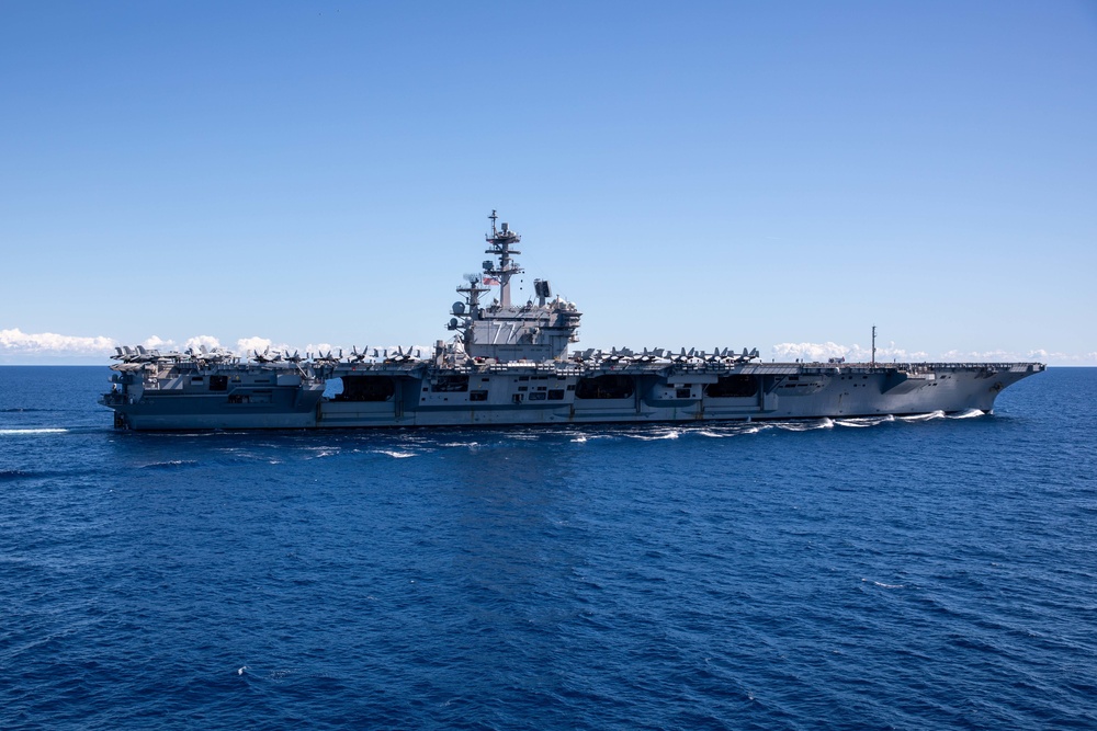 USS Leyte Gulf (CG 55) Participates in PHOTOEX