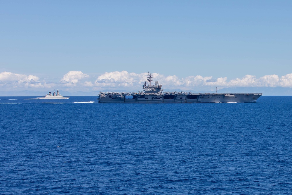 USS Leyte Gulf (CG 55) Participates in PHOTOEX