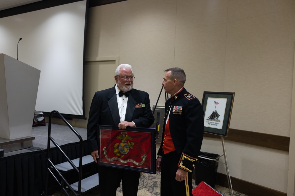 DVIDS - Images - 3d Marine Division Association Banquet [Image 6 of 6]