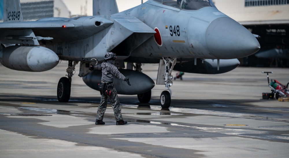 JASDF supports Southern Beach