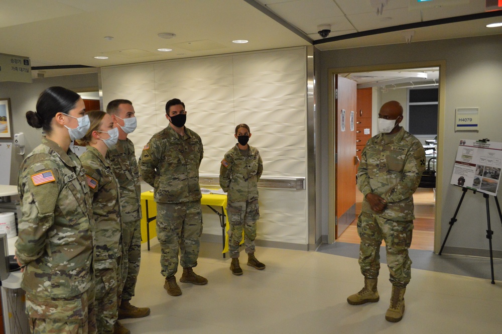 Brig. Gen. D'costa awards 121st Field Hospital Soldiers for excellence