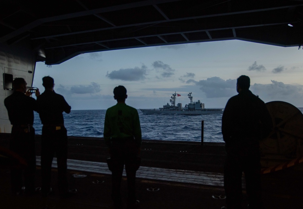 USS Ronald Reagan (CVN 76) conducts joint operations