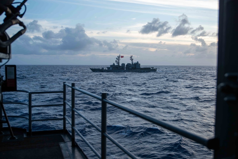 USS Ronald Reagan (CVN 76) conducts joint operations