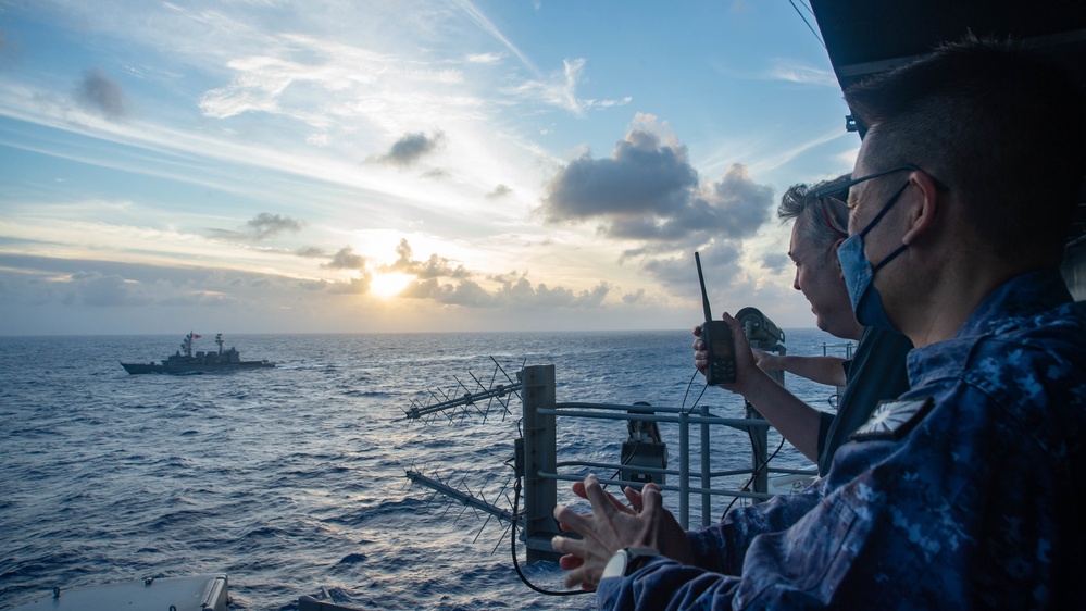 USS Ronald Reagan (CVN 76) and JS Amagiri (DD 154) conduct joint operations