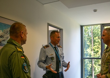 SpOC Commander visits NATO Space Centre
