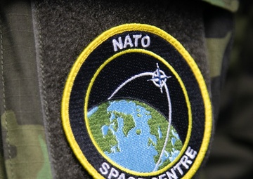SpOC Commander visits NATO Space Centre