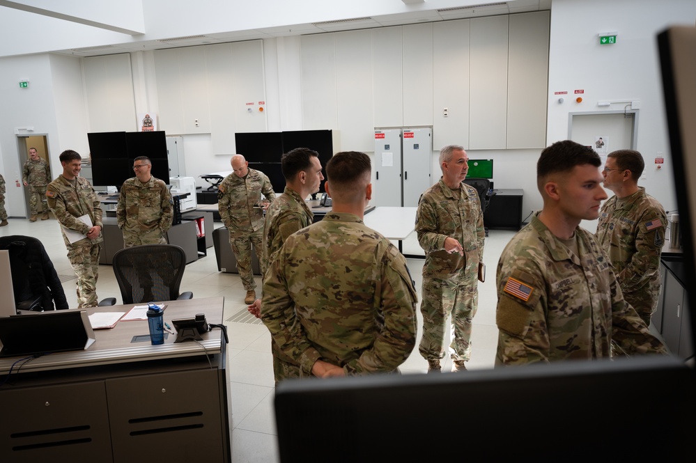 SpOC Commander visits Wideband Satellite Operations Center