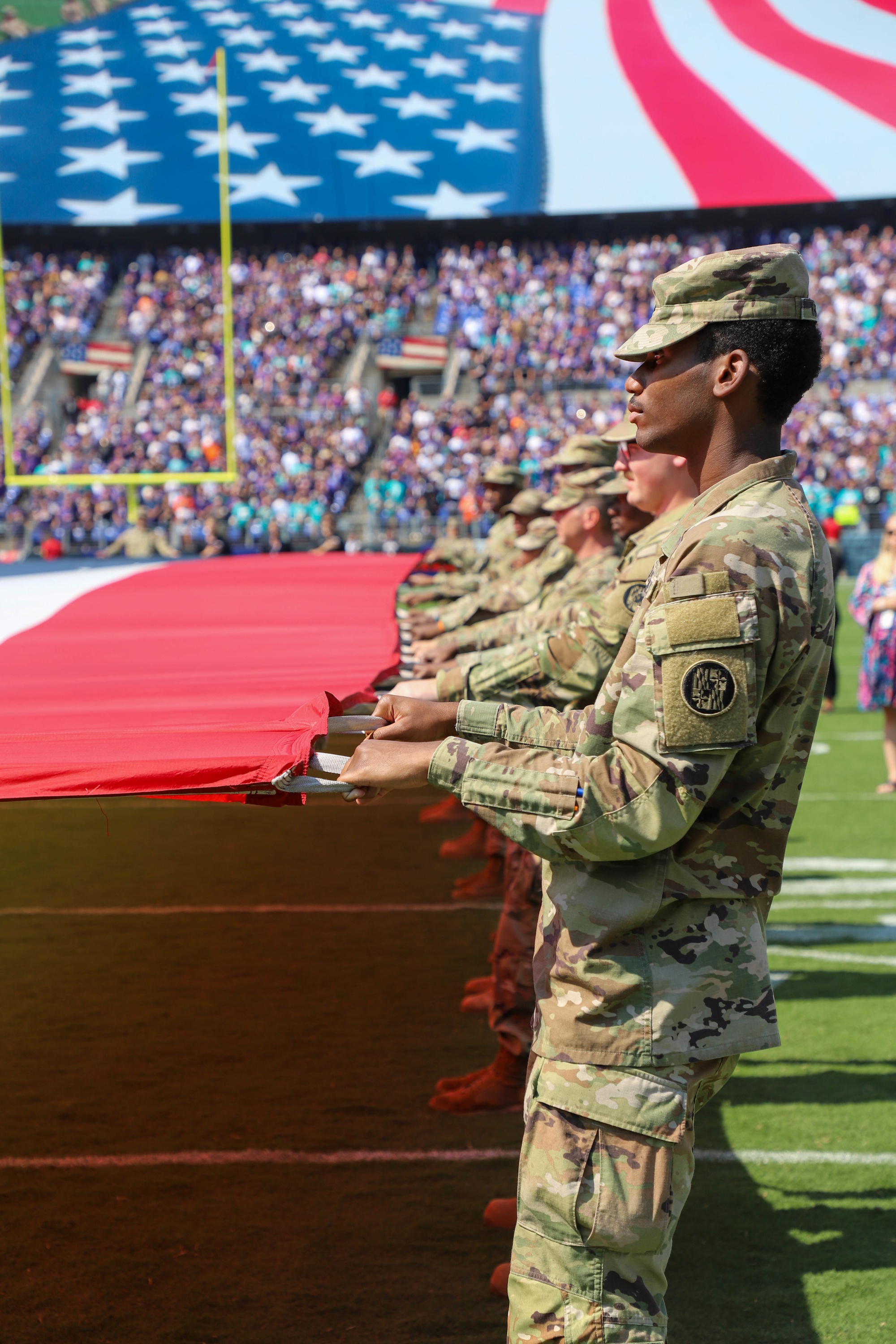 DVIDS - Images - Maryland National Guard Unfurls U.S. Flag at Ravens Game  [Image 12 of 14]