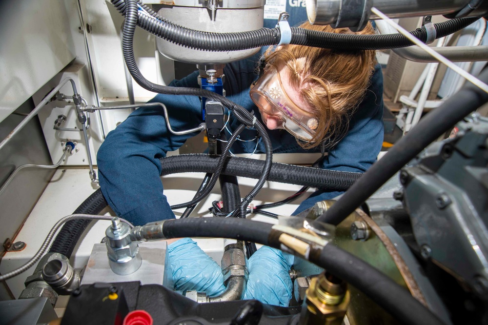 Sailor Replaces Hydraulic Pump