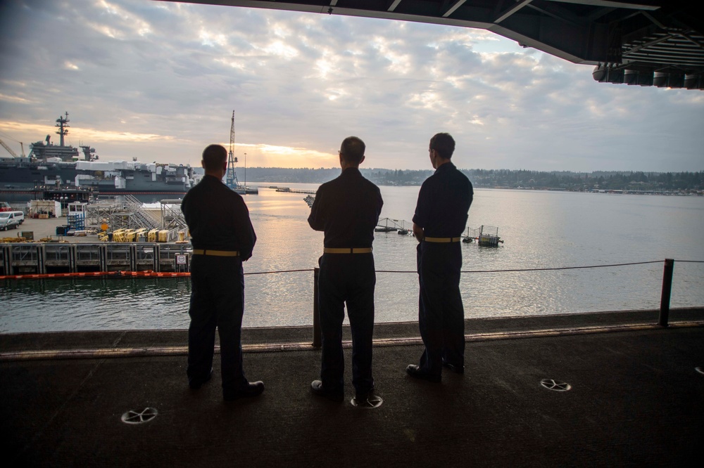 Sailors Observe Washington Skyline